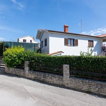 With Parking Space Pjescana Uvala, - 7349 Appartement *