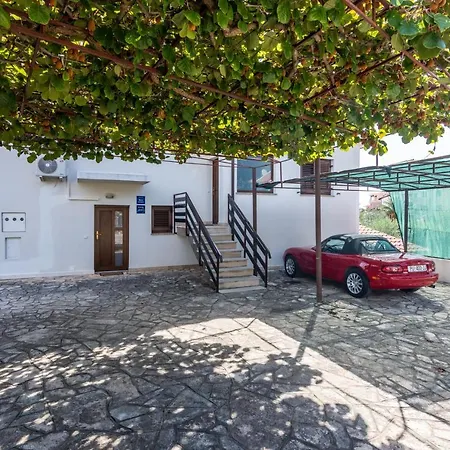 With Parking Space Pjescana Uvala, - 7349 Pola