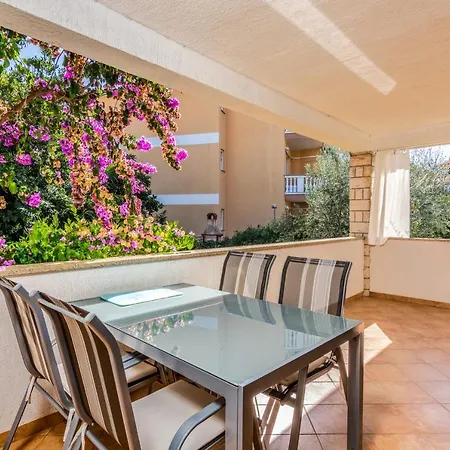 Apartments With A Parking Space Pjescana Uvala, Pula - 7349