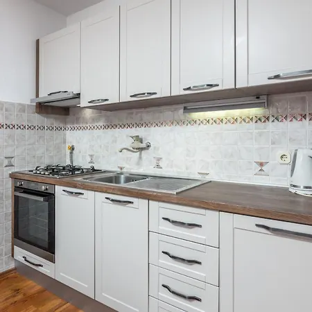 Apartments With A Parking Space Pjescana Uvala, Pula - 7349