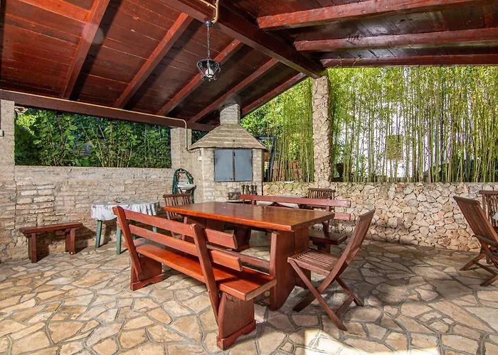 Appartamento With Parking Space Pjescana Uvala, - 7349 Pola